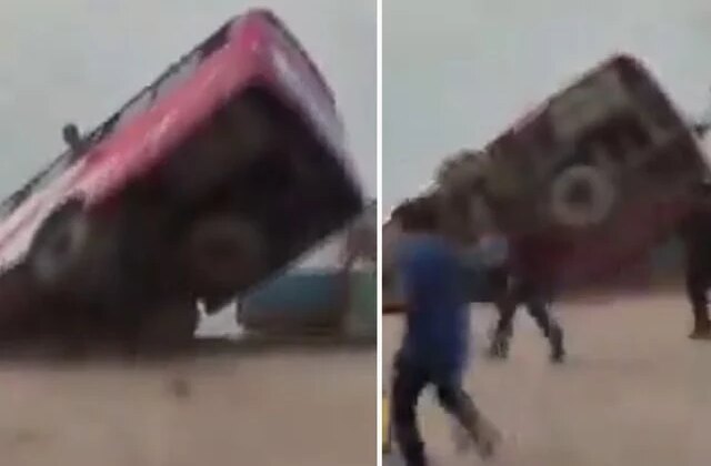 Bangladeş’te feribota girmeye çalışan yolcu otobüsü nehre düştü: 2 ölü