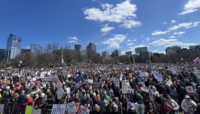 Beyaz Saray’ı da kuşattılar: “Krallara Hayır” diyen milyonlarca kişi Trump’a karşı sokağa çıktı