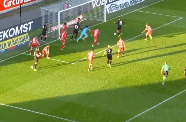 Boş kaleye gol atamadı