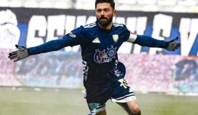 Bu adam gerçekten inanılmaz! 35 yaşında Ronaldo ve Messi gibi oynuyor