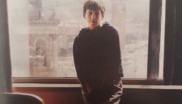 Bu karedeki çocuğu şimdi dünya tanıyor