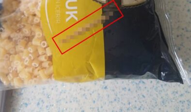 Bu nasıl sorumsuzluk? BİM’in sattığı makarnanın içinden çıkana bakın