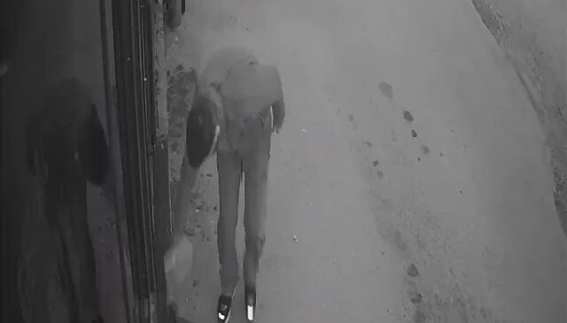 Bursa’da pizza zincirinin eski çalışanı 2 şubeyi kundakladı; o anlar kamerada