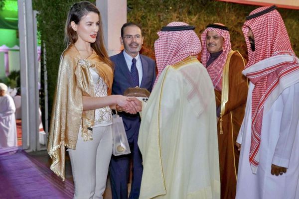 Büyükelçinin iftar için tercih ettiği kıyafet olay oldu