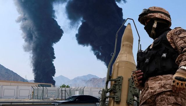 Can damarından vurulan İran, Körfez ülkesini hedef seçti