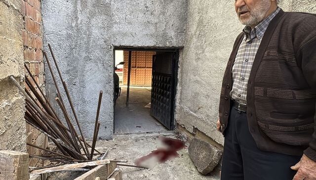 Babanın çatıdan attığı demir oğlu öldürdü