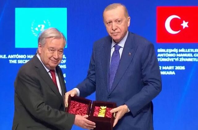 Cumhurbaşkanı Erdoğan’dan BM Genel Sekreteri Guterres’e ödül