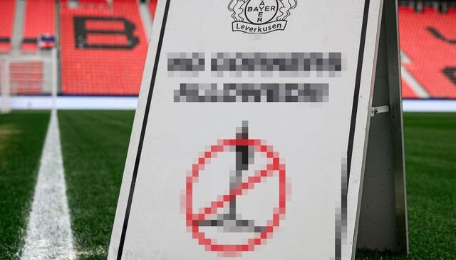 Daha önce böyle bir uyarı levhası görmediniz! Bayer Leverkusen’den Arsenal’in köşe vuruşlarına esprili önlem