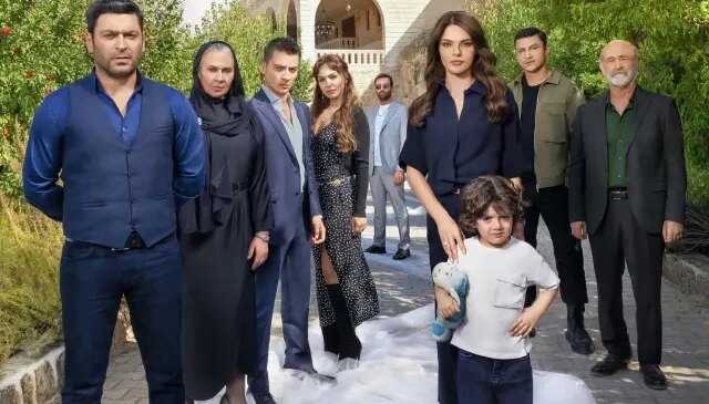 Dilin Döğer, rol arkadaşıyla aşk yaşıyor: Ve evet, birlikteyiz