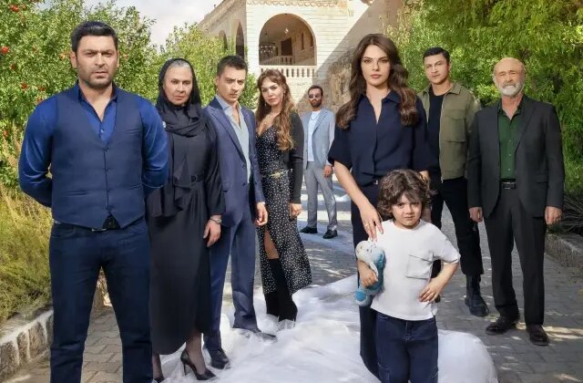 Dilin Döğer, rol arkadaşıyla aşk yaşıyor: Ve evet, birlikteyiz