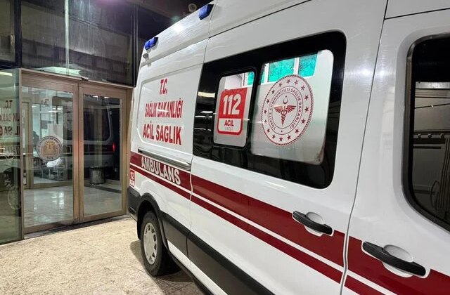 Uygunsuz vaziyette yakaladığı eşi ile dayısına kurşun yağdırdı