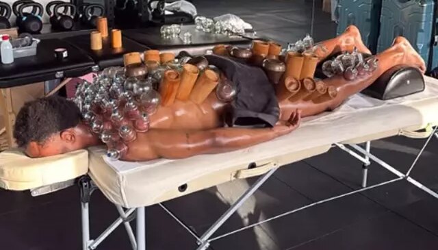 Dünyaca ünlü isim hacamat yaptırdı