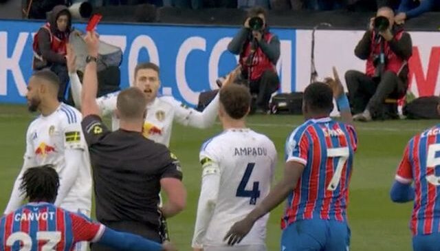 Dünyanın en iyi liginde inanılmaz olay! Türkiye’de olsa maç yarıda kalır