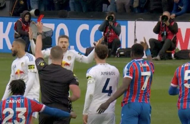 Dünyanın en iyi liginde inanılmaz olay! Türkiye’de olsa maç yarıda kalır