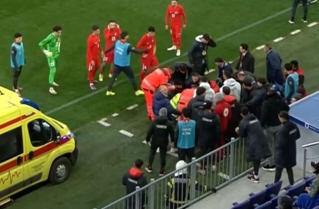 Ümit Milli Takımı teknik direktörü Egemen Korkmaz maç esnasında yere yığıldı! İşte son durumu