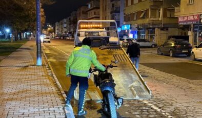 Ehliyetsiz motosikletli polisten kaçtı, ceza yağmuruna tutuldu