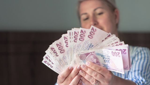 Emeklinin dört gözle beklediği gün geldi