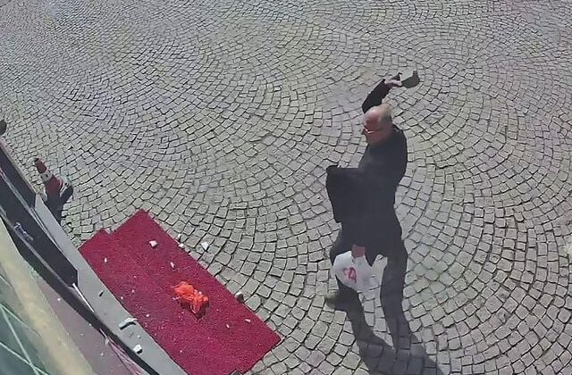 Erzurum’da bir kişi eczaneye saldırdı,  yakmak istedi