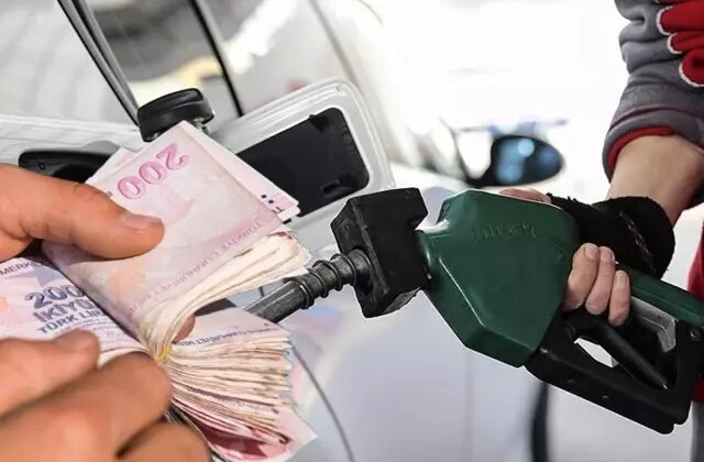 Eşel mobile rağmen akaryakıta çifte zam! İşte yeni fiyatlar