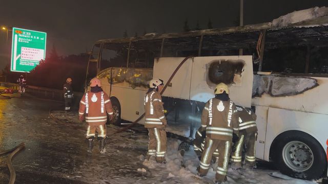 Esenler TEM Otoyolu’nda yolcu otobüsünde yangın çıktı