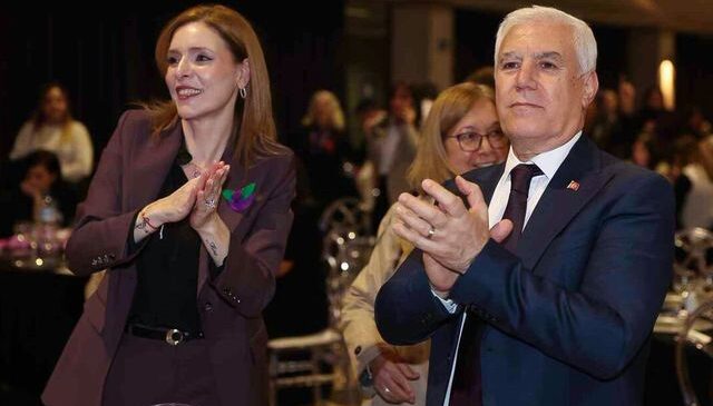 Eşi ve kızıyla birlikte gözaltına alınan Bursa Büyükşehir Belediye Başkanı Mustafa Bozbey’den açıklama