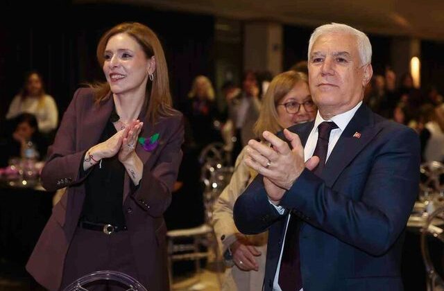 Eşi ve kızıyla birlikte gözaltına alınan Bursa Büyükşehir Belediye Başkanı Mustafa Bozbey’den açıklama