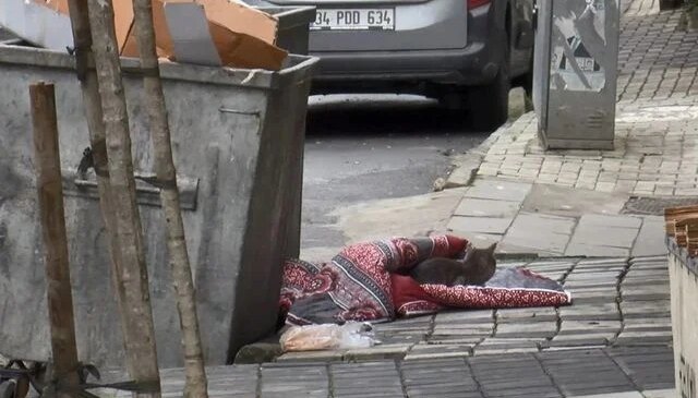 Eyüpsultan’da binanın 3’üncü katından düşen kadın hayatını kaybetti