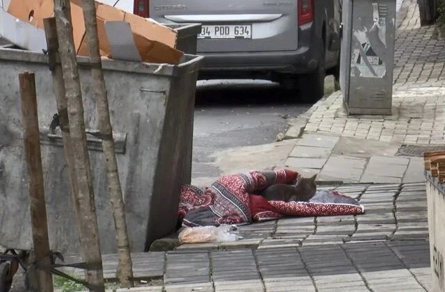 Eyüpsultan’da binanın 3’üncü katından düşen kadın hayatını kaybetti