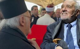 Fener Rum Patriği Bartholomeos, Ortaylı’nın tabutunun başında dua etti
