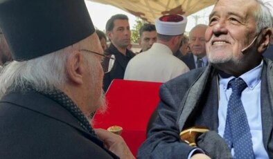 Fener Rum Patriği Bartholomeos, Ortaylı’nın tabutunun başında dua etti