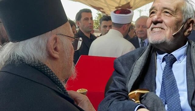 Fener Rum Patriği Bartholomeos, Ortaylı’nın tabutunun başında dua etti