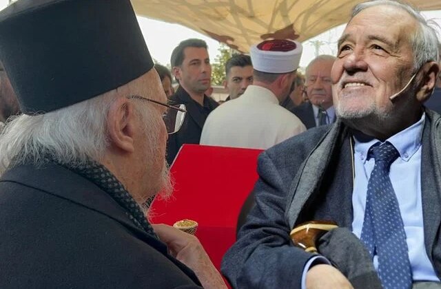 Fener Rum Patriği Bartholomeos, Ortaylı’nın tabutunun başında dua etti