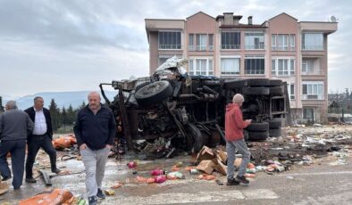 Fren sisteminde arıza olduğu iddia edilen kamyon, 4 araca çarptı: 19 yaralı