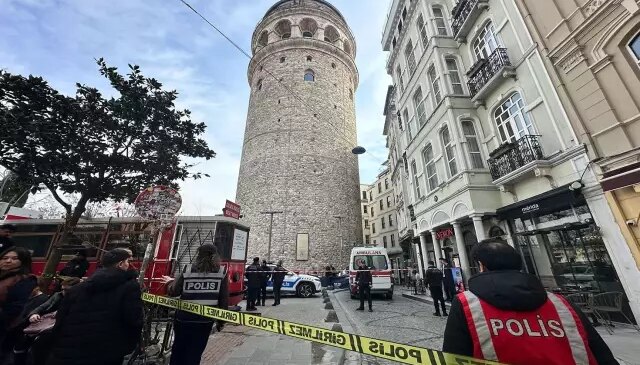 Galata Kulesi’nden atlayan kadın hayatını kaybetti
