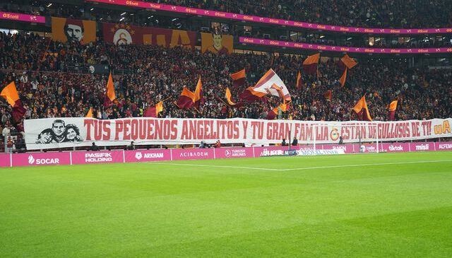 Galatasaray taraftarından, Lucas Torreira için özel pankart