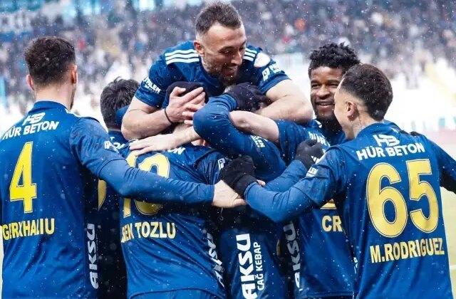 Geleni geçeni eziyorlar! Bu takım adım adım değil koşarak Süper Lig’e geliyor