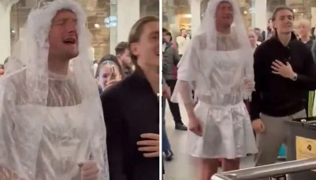 Gelinlik giyen Joe Worral kendisini eleştirenlere ateş püskürdü