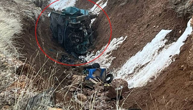 Gençlerin bulunduğu otomobil şarampole uçtu: Ölü ve yaralılar var