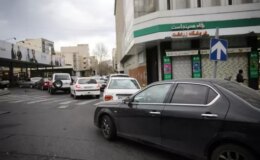 Görüntü İran’dan: Haberi alan akaryakıt istasyonuna koştu