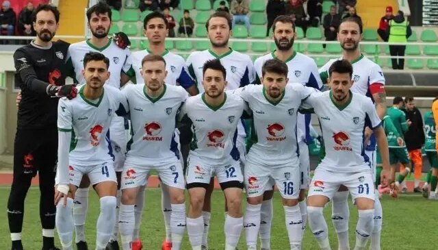 Hakem kararlarına isyan edip apar topar ligden çekildiler