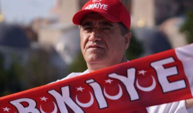 Hakkarili Sanatçı Aydın Aydın’dan Milli Takım’a Kürtçe Marş ile destek