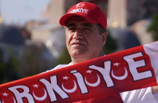 Hakkarili Sanatçı Aydın Aydın’dan Milli Takım’a Kürtçe Marş ile destek