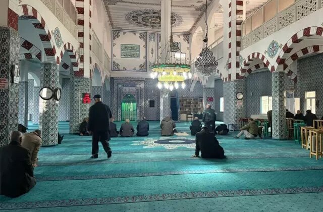 Bir ilimizin camilerinde Hamaney için Kur’an-ı Kerim okundu