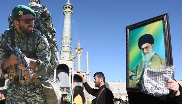 Hamaney sonrası taht kavgası çıktı! Devrim Muhafızları ve din adamları karşı karşıya