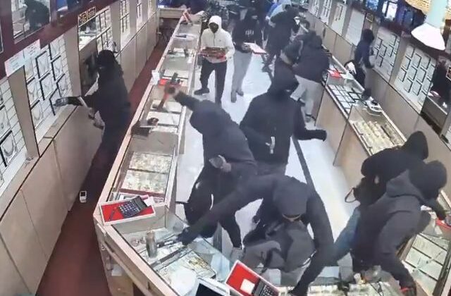 Her şey 1 dakikada oldu! 75 milyon liralık dev soygun kamerada