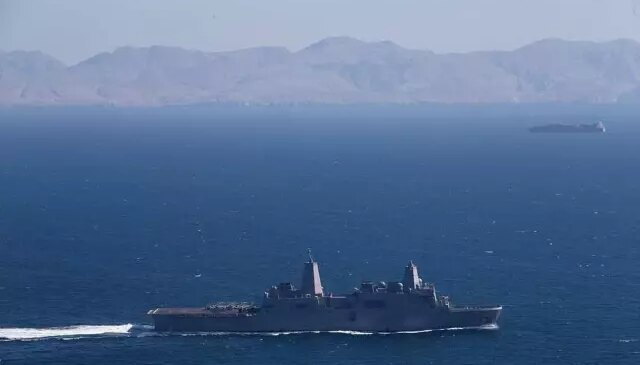 Hürmüz Boğazı’nda alarm, tanker trafiği durdu, 700’ü aşkın gemi beklemede