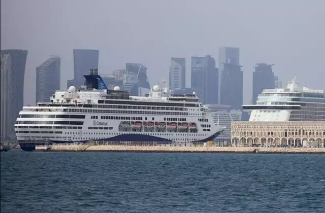 Hürmüz Boğazı’nda binlerce yolcu, İran ablukası nedeniyle gemilerde mahsur kaldı