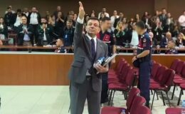 İBB davasının ikinci celsesi de gergin başladı! Avukatlardan yumruklu protesto