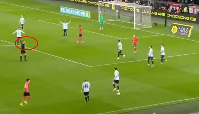 İki kere sarı kart gösterdiği oyuncuyu atmadı, sonrası daha bomba