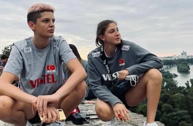 İlkin Aydın’dan Galatasaraylı taraftarla laf dalaşına giren Ebrar Karakurt’a göndermeli cevap